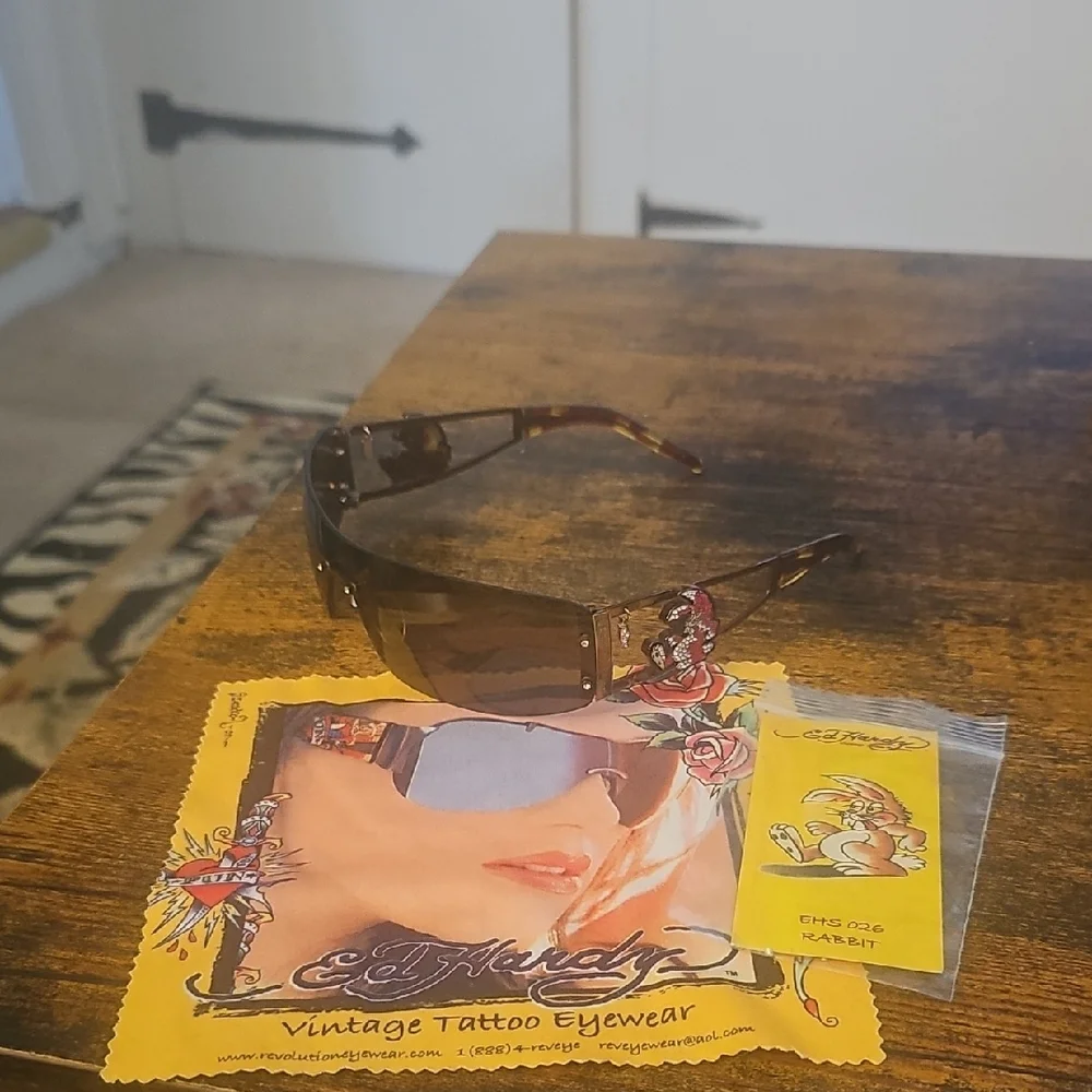 Ed Hardy Sunglasses with Black Frame and Silver Details - Picture 5 of 5